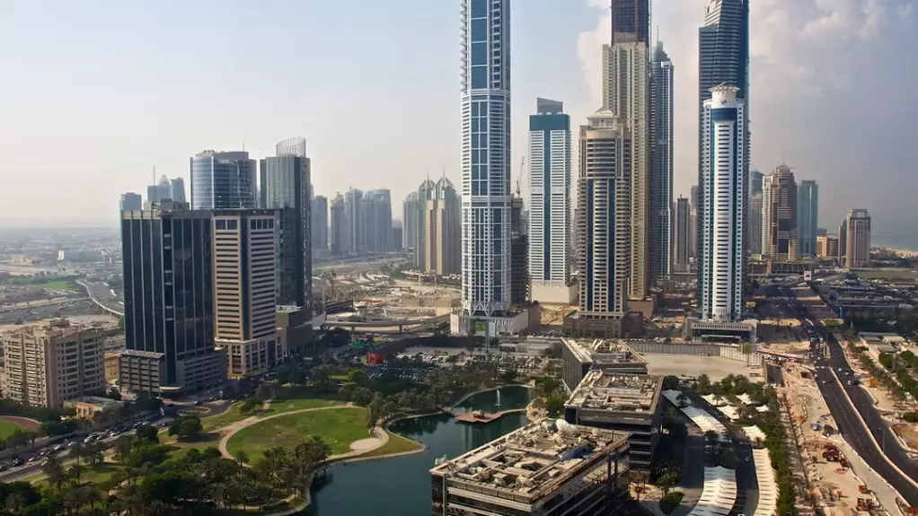 Иранский дрон нанес удар по элитному небоскребу в Дубае