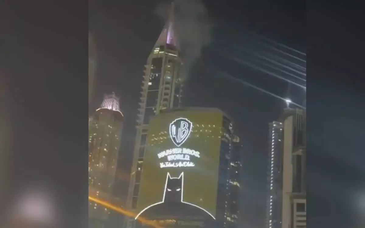 В Дубае беспилотник врезался в 90 этажный небоскрёб