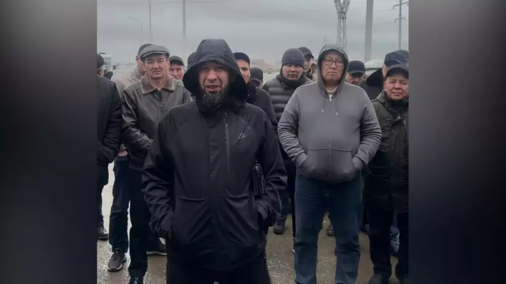 Водители автобусов пожаловались на зарплату ниже обещанных 530 тысяч тенге