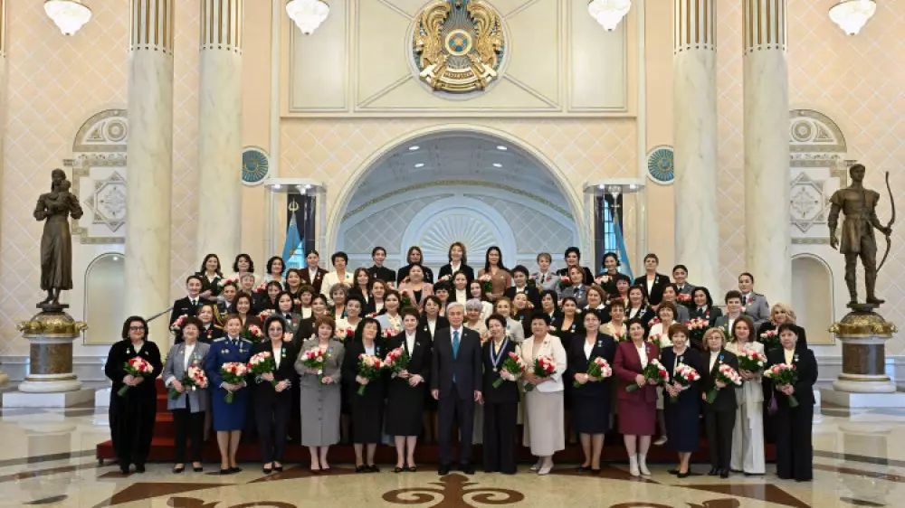 Президент Казахстана поздравил женщин с праздником 8 Марта