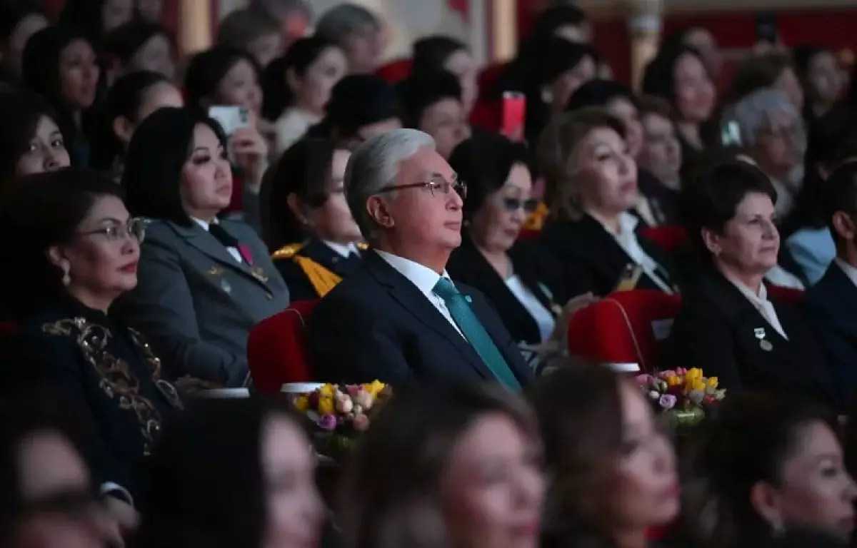 Токаев поздравил женщин Казахстана с 8 марта