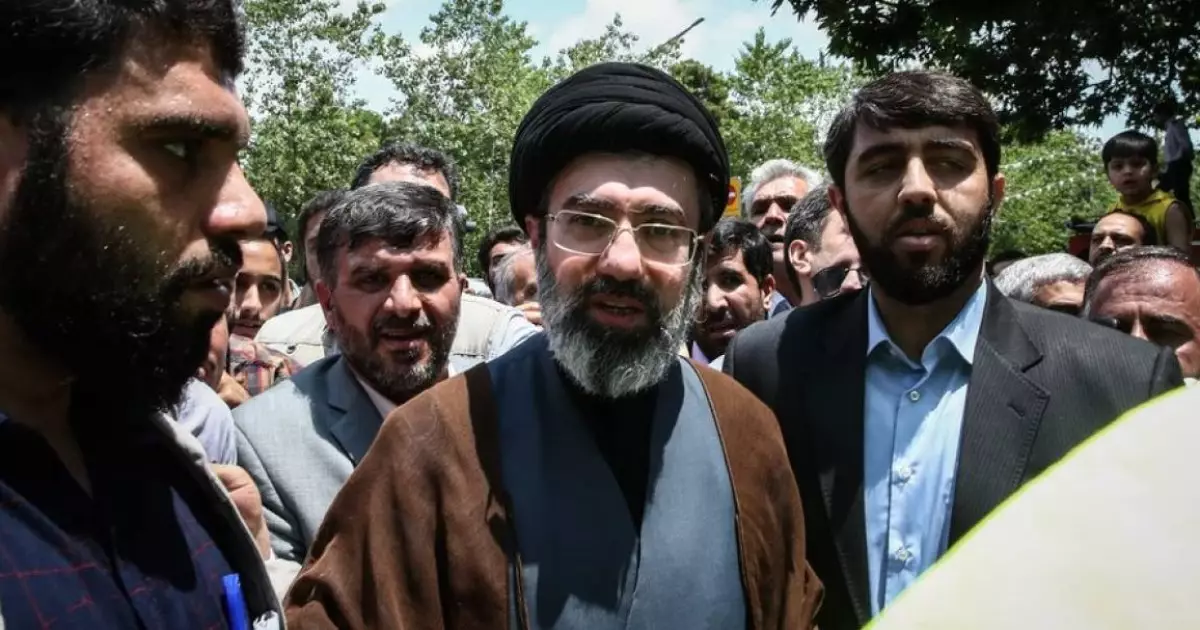  Хаменейдің ұлына шабуыл жасалды: Моджтаба жараланғаны белгілі болды 