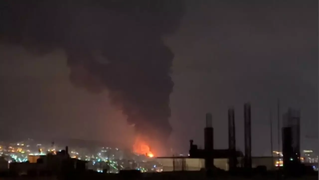 Израиль впервые атаковал нефтяные хранилища в Иране