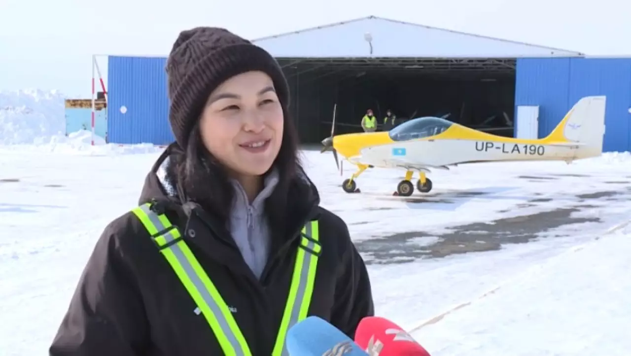 Казахстанские девушки уверенно осваивают профессию пилота