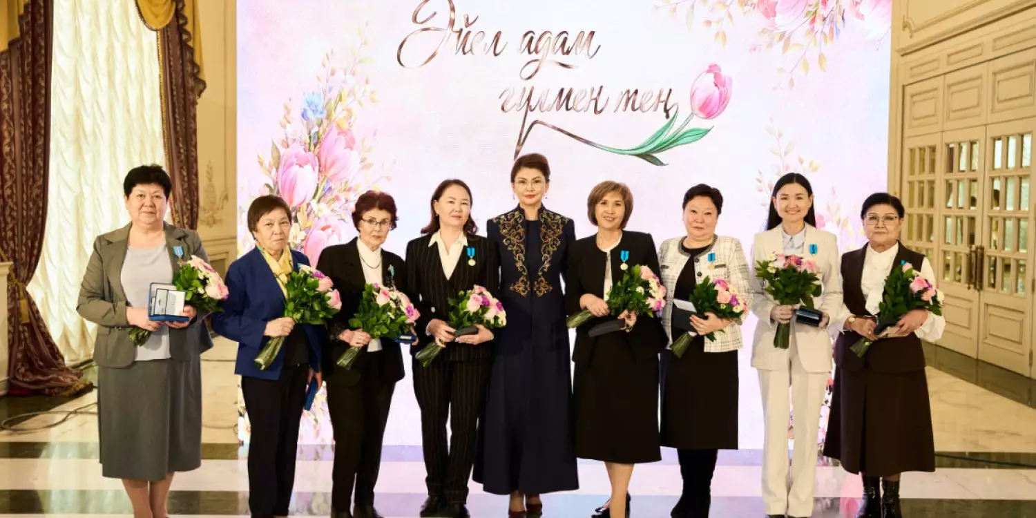 Аида Балаева әйелдерді 8 наурыз мерекесімен құттықтады