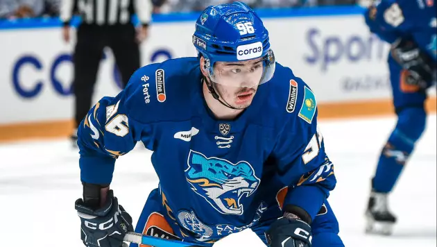 "Барыс" потерял нападающего после драки в матче КХЛ