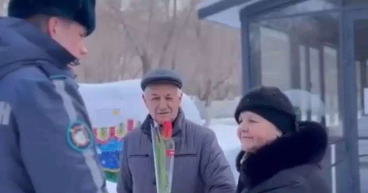   Ұландықтар қала тұрғындарын 8 наурыз мерекесімен құттықтады   