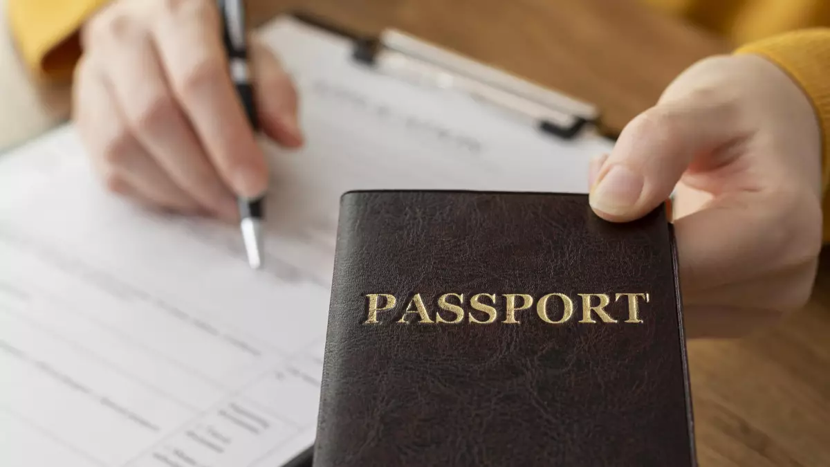 Три казахстанских дипломата эвакуированы из Ирана в Азербайджан