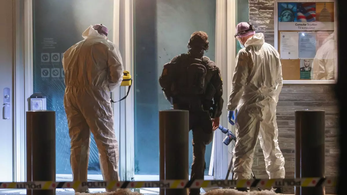 "Громкий хлопок", сообщения о повреждениях в посольстве США в Норвегии; полиция проводит расследование.