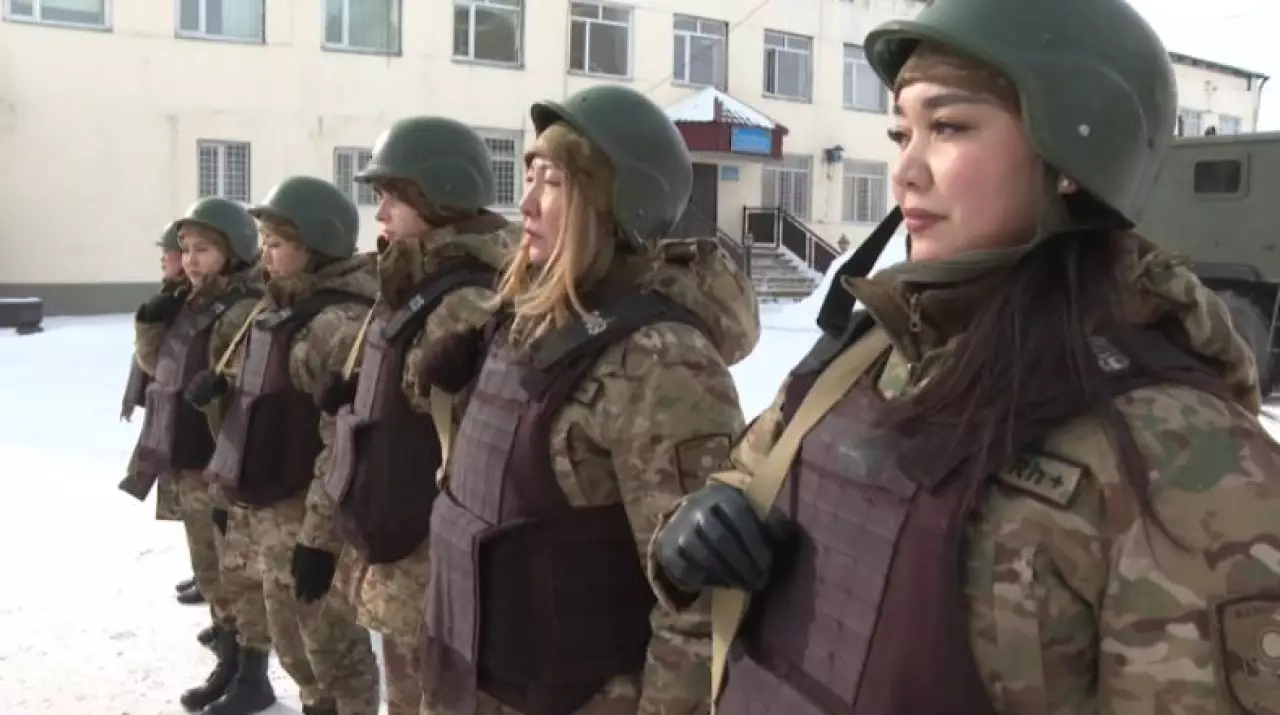 Девушки на страже общественной безопасности