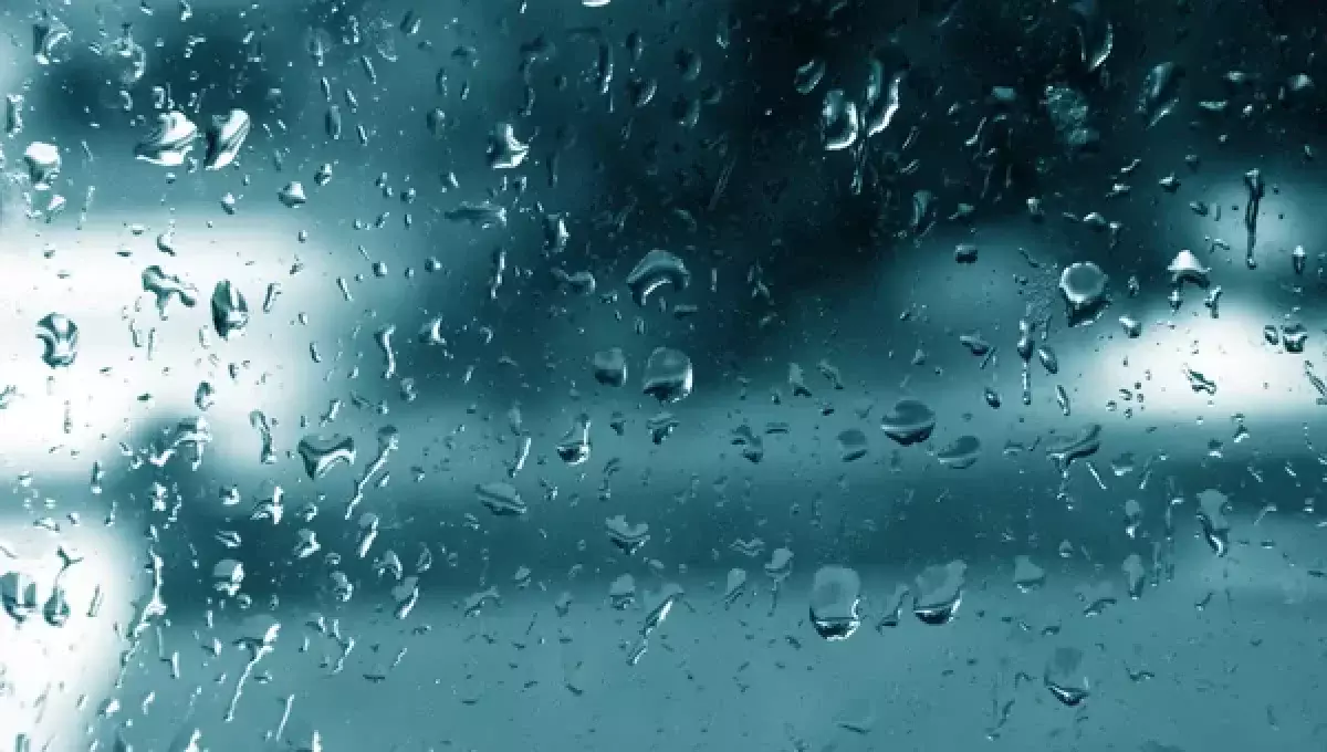 Иранцев предупредили о кислотных дождях от взрывов нефтехранилищ