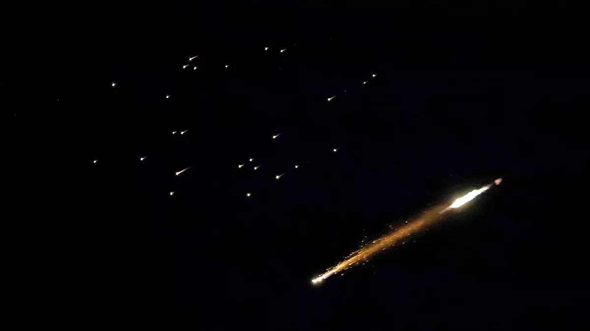 ЦЕНТКОМ предупреждает иранских граждан о рисках, поскольку режим использует густонаселенные районы для запусков.