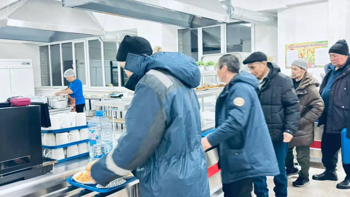 95 человек эвакуировали с трасс в Актюбинской области из-за метели