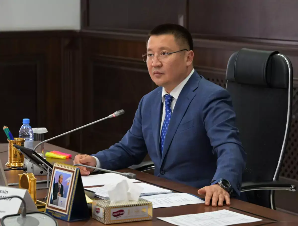 Аким Павлодарской области спел на набережной любимую песню казахстанцев о маме - новости на Lada.kz 08.03.2026