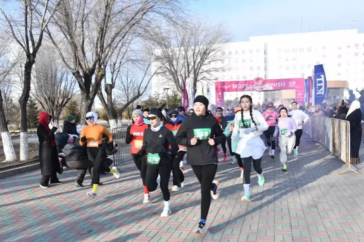 Праздник спорта и красоты: в Атырау прошёл женский марафон 8 Марта