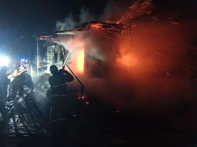 Шесть газовых баллонов вынесли из горящего дома в Акмолинской области