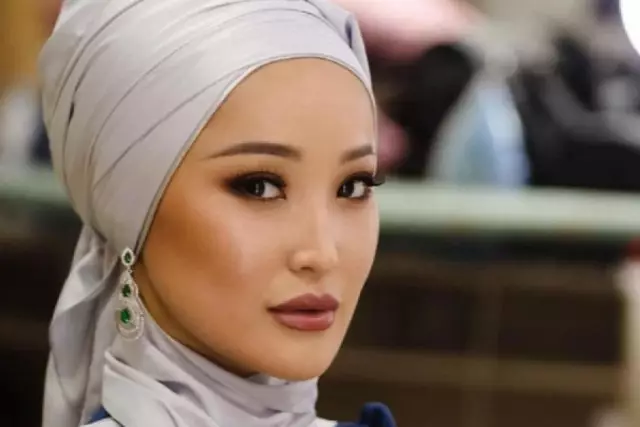 «Біз тасада қалып қоямыз»: Мөлдір Әуелбекова тыңдарманына өтініш айтты