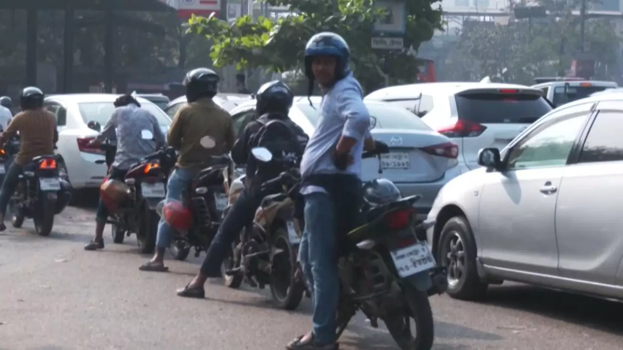 Ограничения на покупку ГСМ ввели в Бангладеш