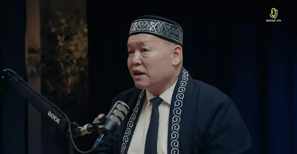 «Әкім көрсе тұра жүгіреді»: Жұмамұрат Шәмші ғалымдардың жағымпаз болып кеткенін сынға алды (ВИДЕО)