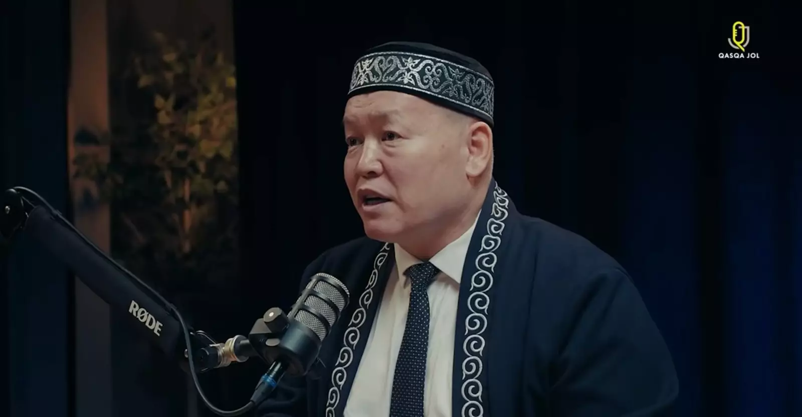 «Жағымпаз, жүрегің қан жылайды»: тарихшы Жұмамұрат Шәмші ғалымдарды сынға алды (ВИДЕО)