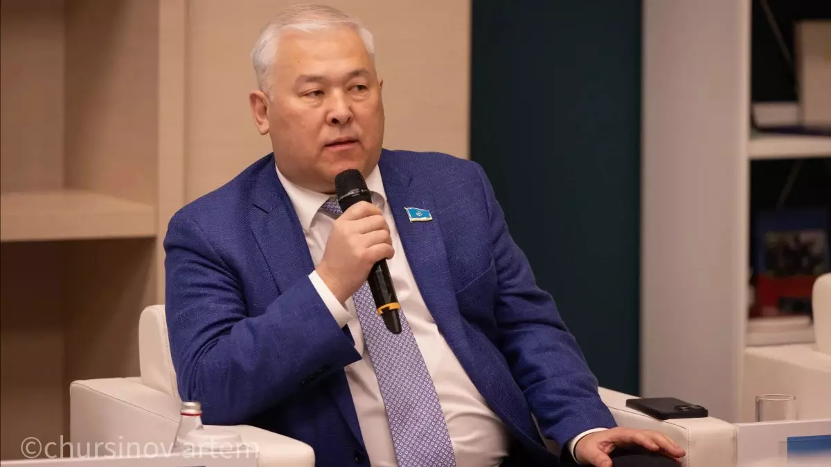 Жаңа Конституция: сапасыз білім мен медицина үшін сотқа жүгінуге болады – Мұрат Әбенов