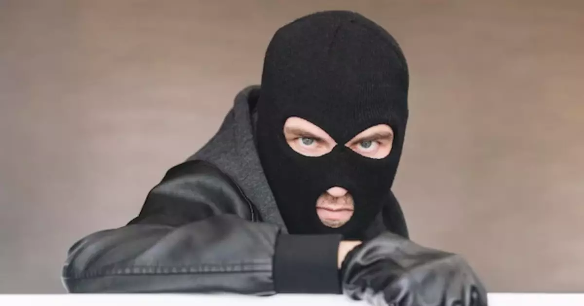  Күйеуінен ұрыс естімеу үшін әйелі үйіне әдейі `ұры түсіріп`, күтпеген әрекет барған 