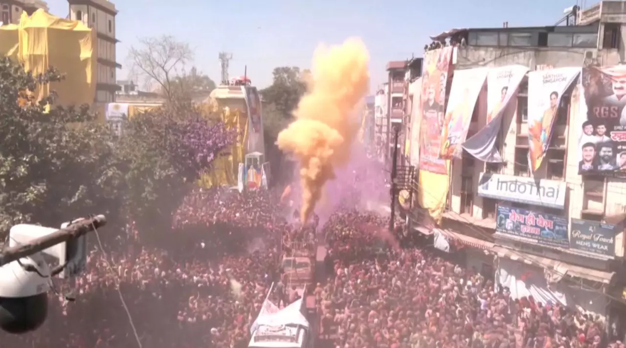 No comment: Үндістандағы Холи мерекесі