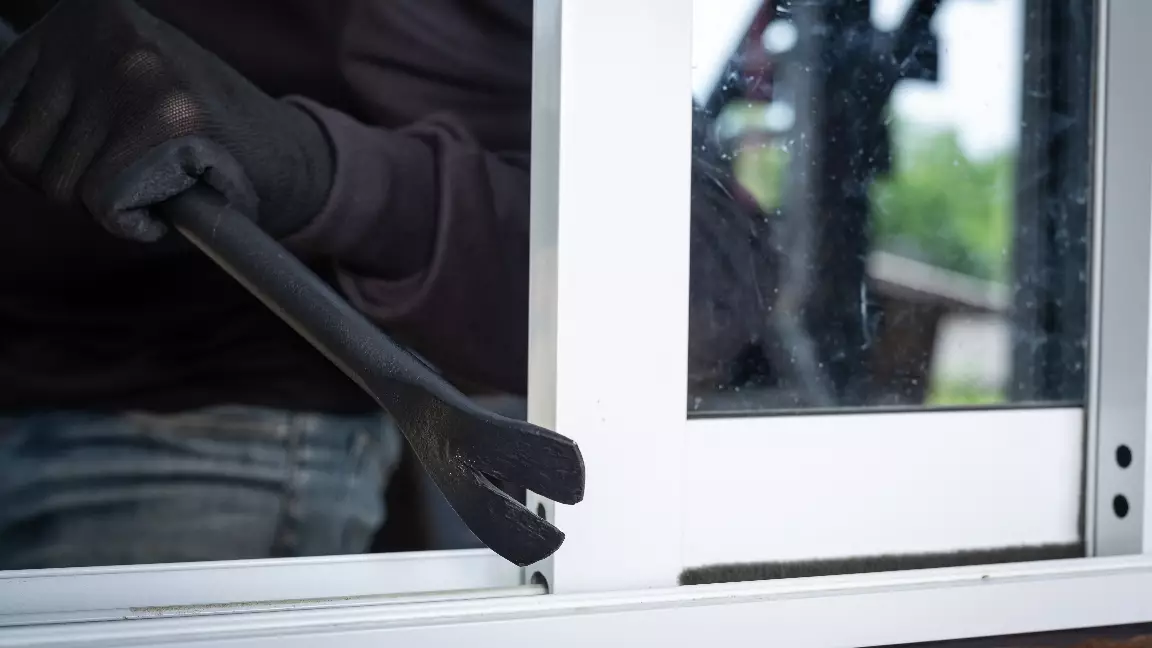 Алтындарын сатып жіберген: Таразда әйел қарақшылық туралы жалған хабар берген