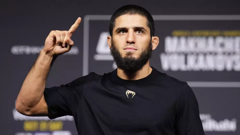 Почему Махачева не будет на турнире в Белом доме. Ответ Даны Уайта