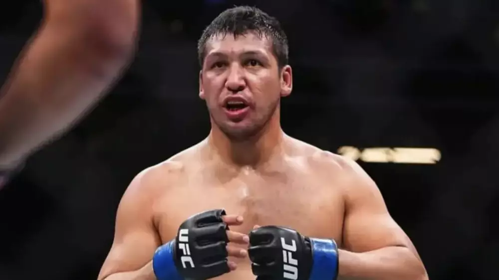 “Мерзімінен бұрын жеңуім керек еді“: Нұрғожай UFC-дегі алғашқы жеңісінен кейін пікір білдірді