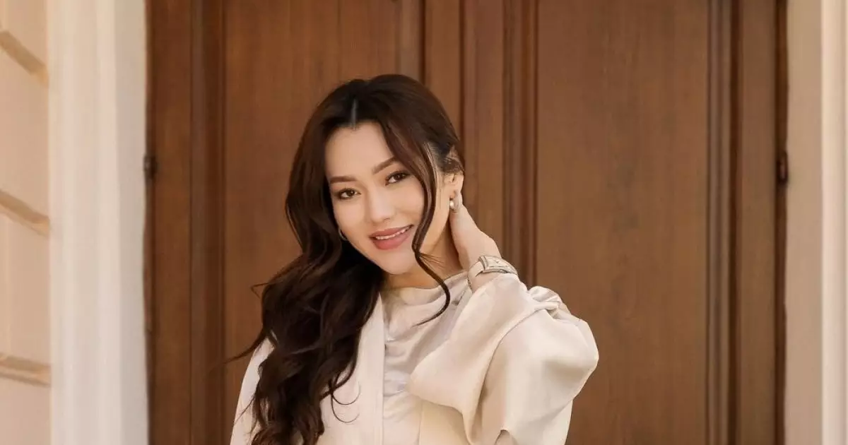   «Жүрегіме батты...»: Ерке Есмахан мерекеде танымайтын жанға бриллиант сыйлады   