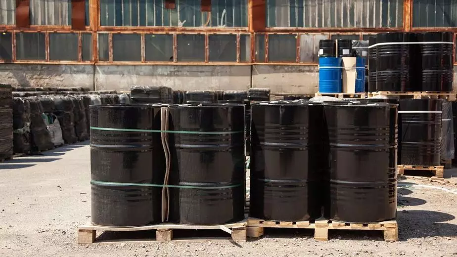 Стоимость нефти марки Brent снова опустилась ниже 100 долларов за баррель