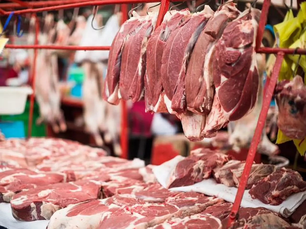 Узбекистан стал причиной роста цен на мясо в Казахстане.