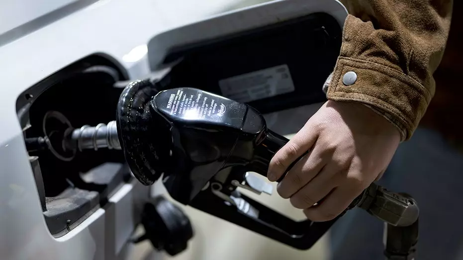 Поможет ли использование стратегических запасов нефти обуздать стремительный рост цен на бензин?