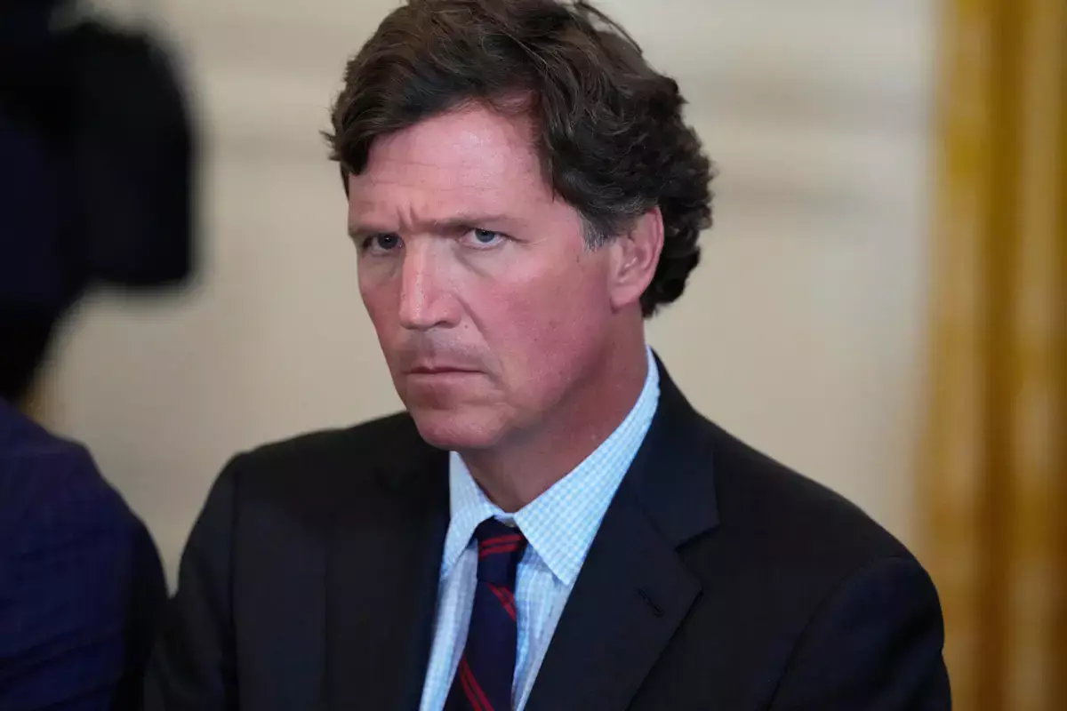 Такер Карлсон призвал молиться - новости на Lada.kz 09.03.2026