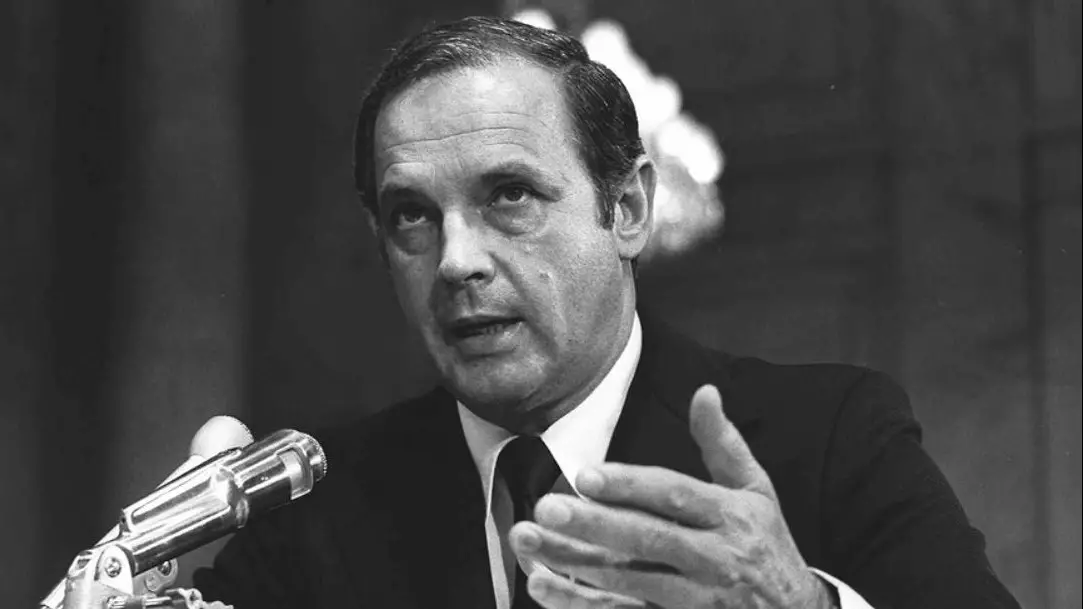 Помощник Никсона, который раскрыл Уотергейтские ленты, умер в возрасте 99 лет