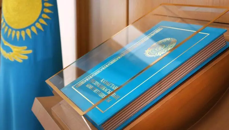 Опрос показал высокий уровень поддержки новой Конституции в Казахстане.