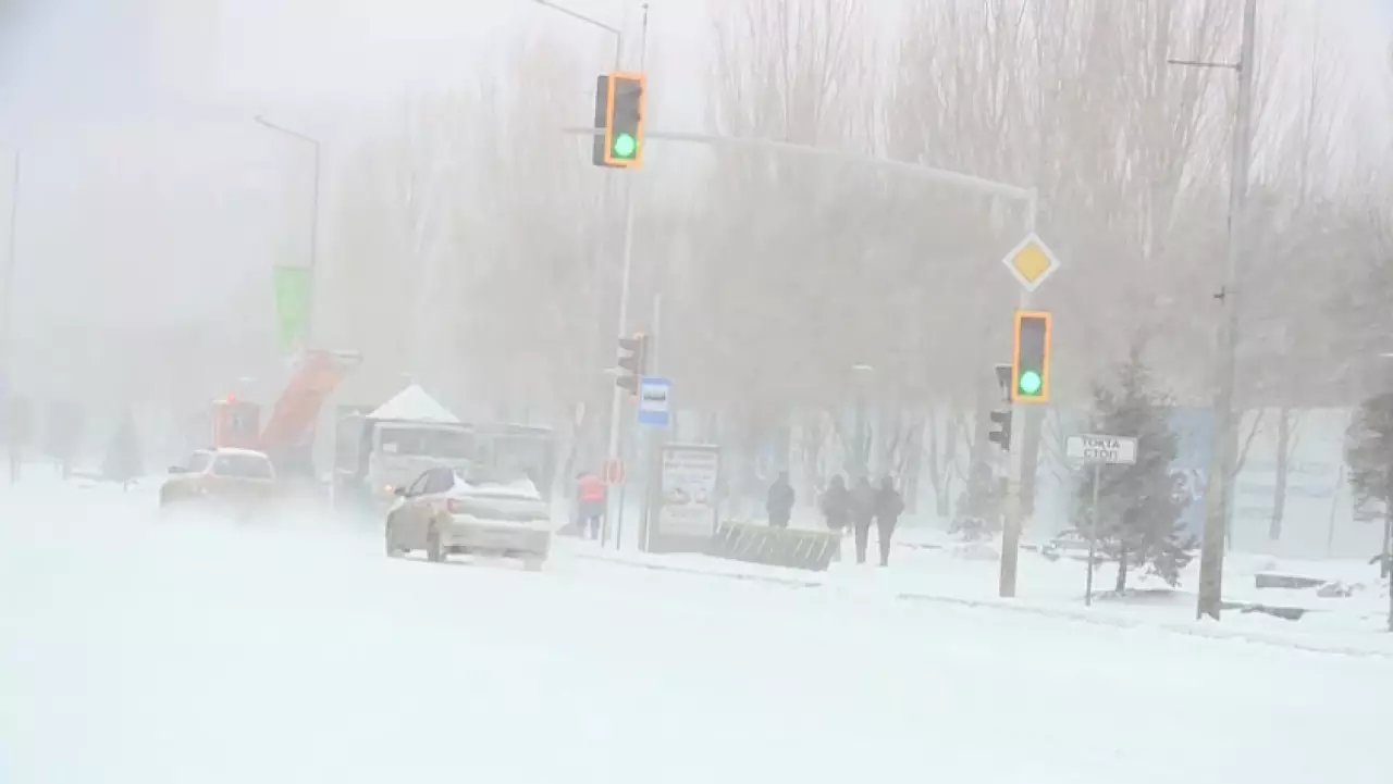 Синоптики прогнозируют снег почти по всему Казахстану