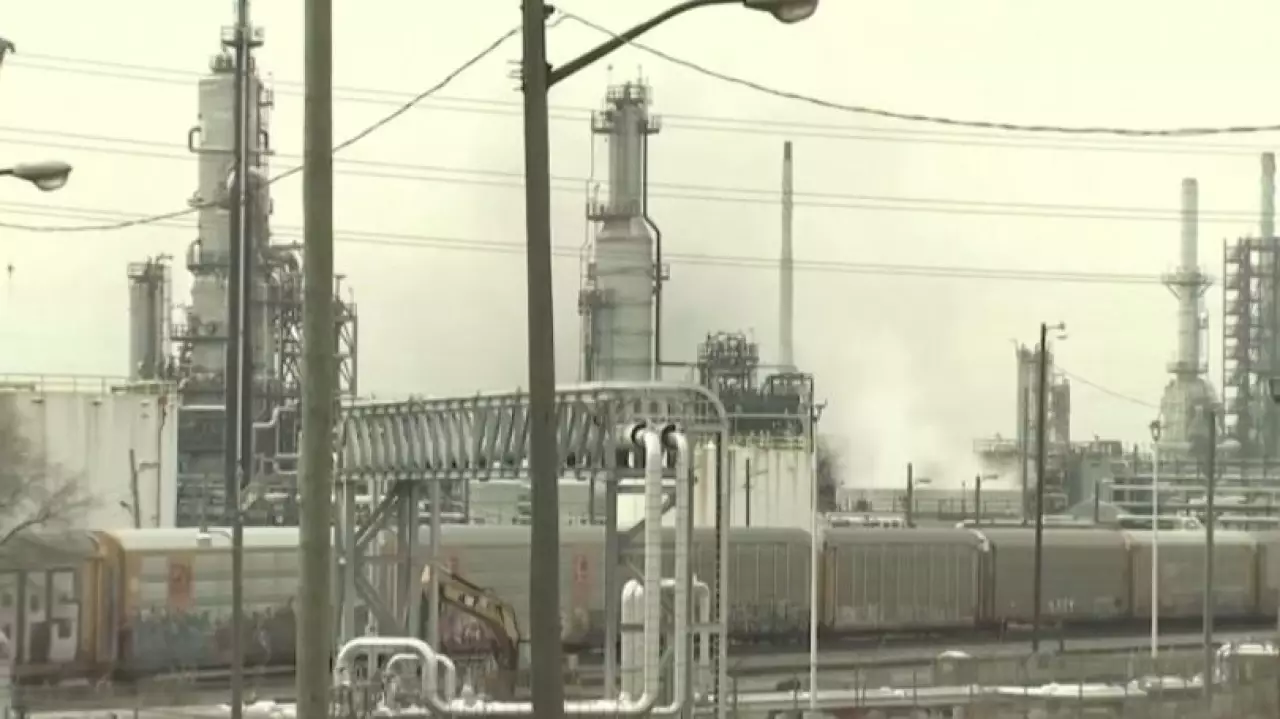 Цены на нефть опустились ниже 100 долларов за баррель