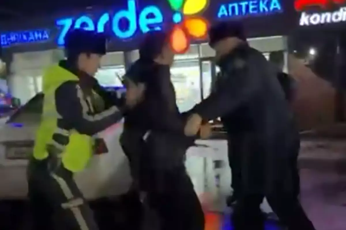 Спор из-за маршрута закончился поножовщиной в автобусе Тараза