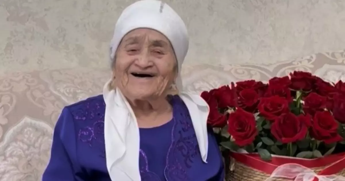  Мақпал Жүнісованың анасымен ұқсастығы желіні шулатты (ВИДЕО) 