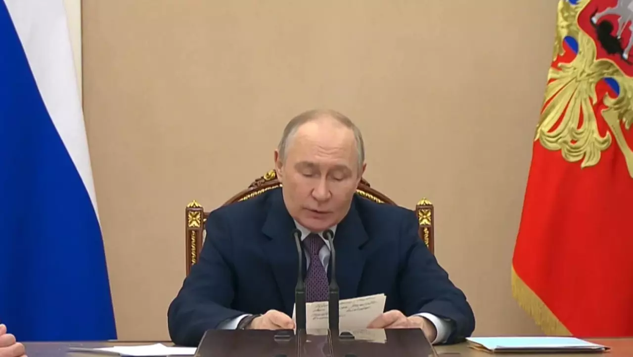 Трамп пен Путин телефон арқылы сөйлесті