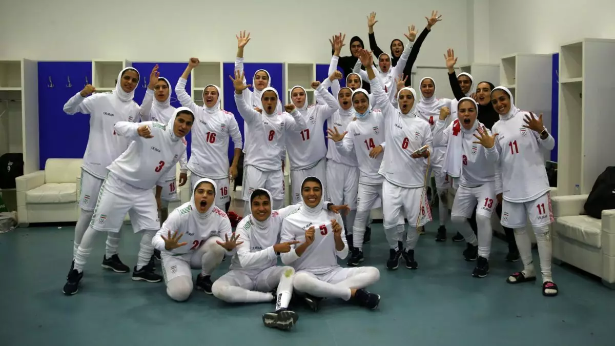 Трамп Иранның әйел футболшыларына саяси баспана беруді ұсынды