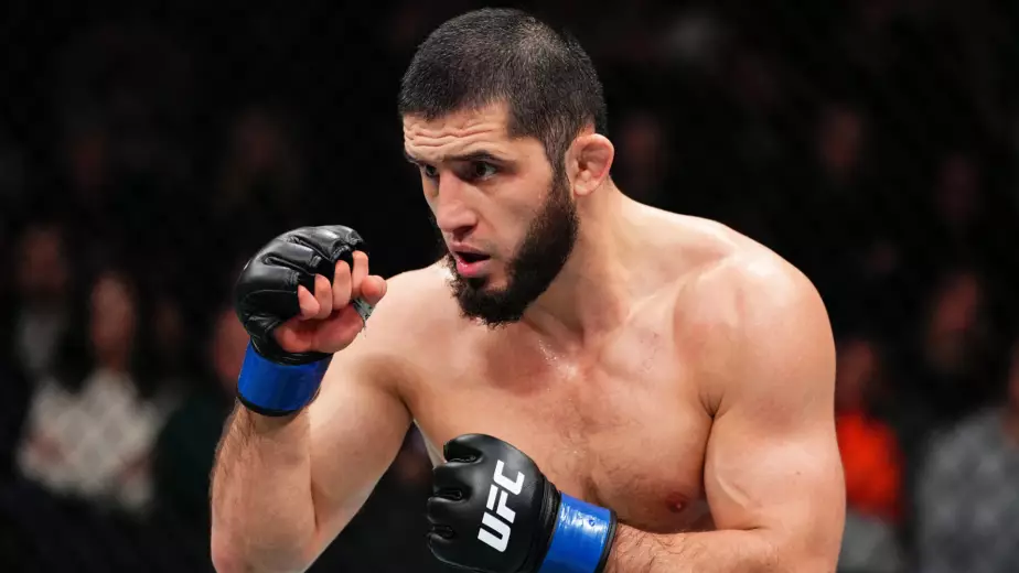 В команде Махачева высказались о травме