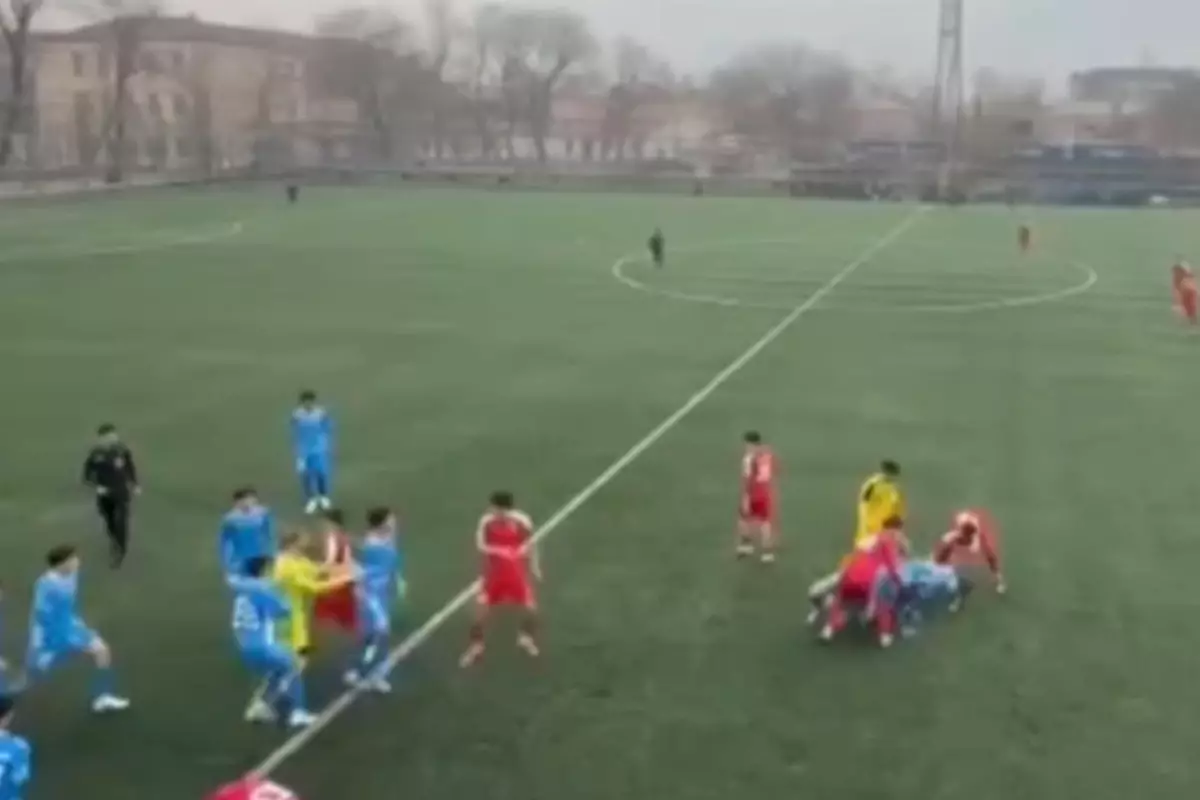 Массовая драка на матче "Ордабасы" — "Актобе": двое футболистов попали в больницу