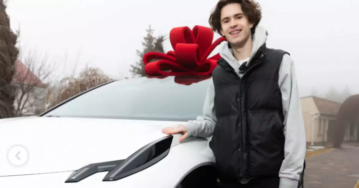  Михаил Шайдоровқа тағы бір автокөлік сыйға берілді 