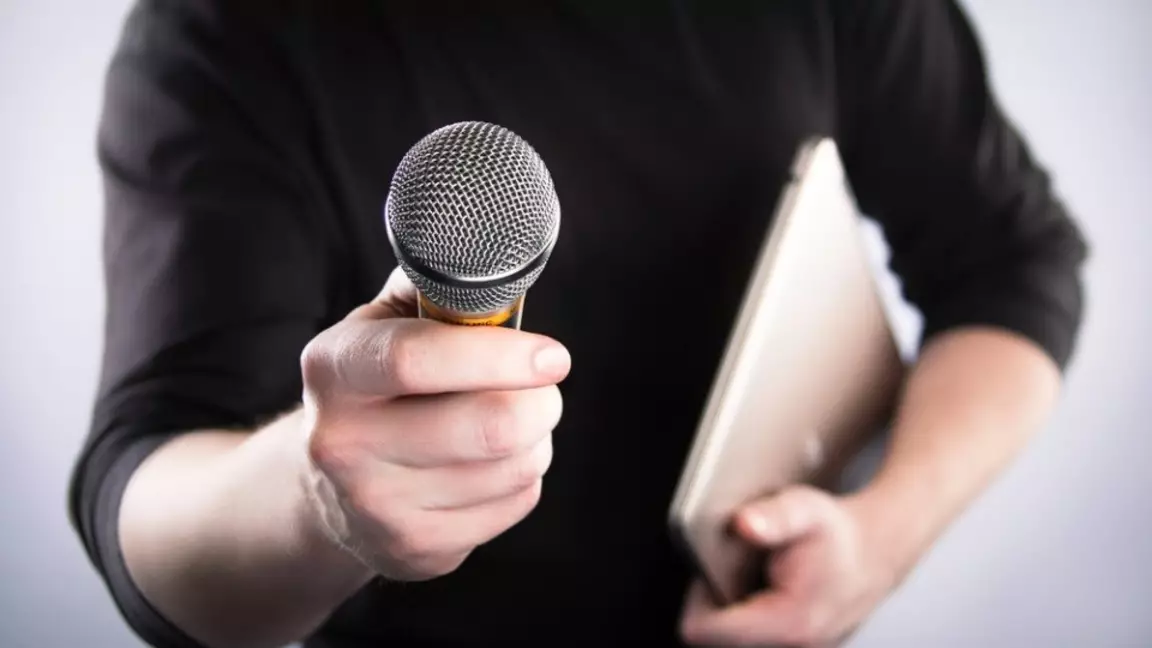 "Әртістерді ұлықтауды қояйықшы". Желі қолданушысы журналистерге үн қатты