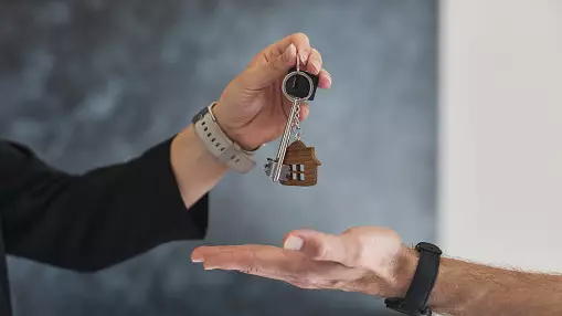 В каком размере казахстанцы получили госпремию от Отбасы банка