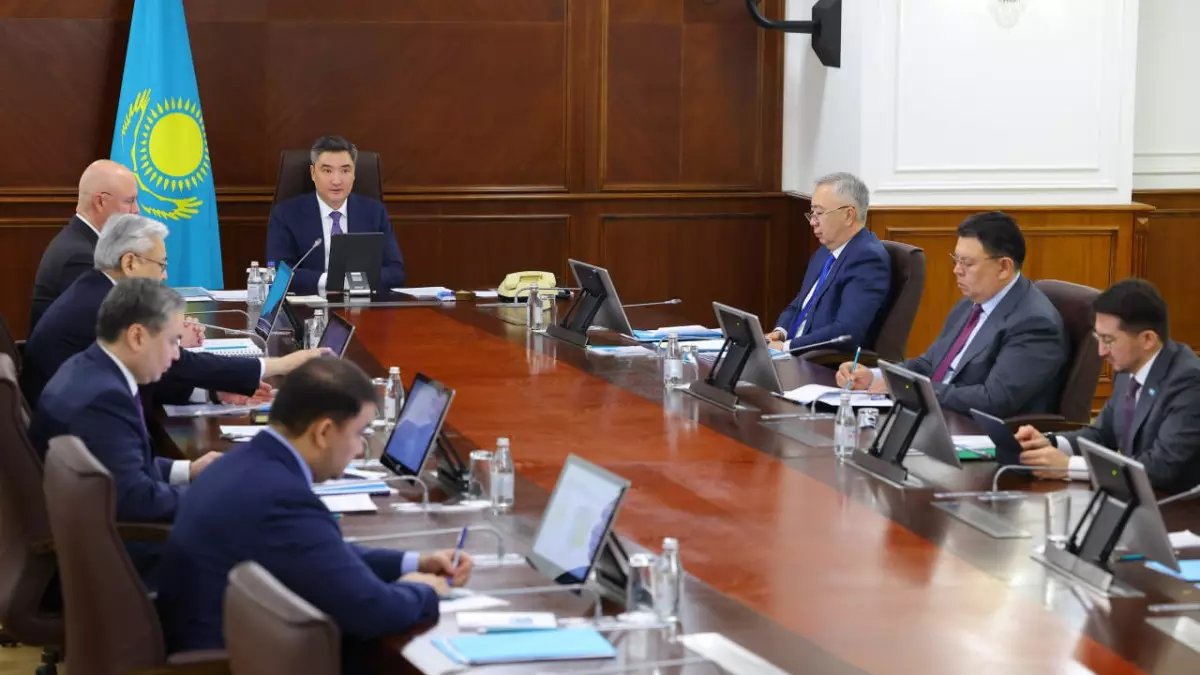 Бектенов поручил усилить региональные программы доступного жилья