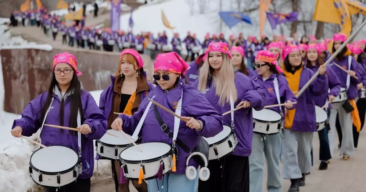  Жаңа адамдардың қыздар шеруі референдумды қолдады 